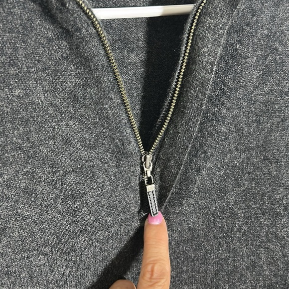 Cashmere Neiman Marcus Men's Gray Sweater - Picture 3 of 5